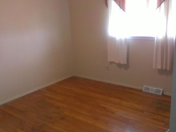 3rd image of 4262 E 170th Pl