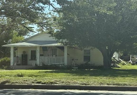 2nd image of 433 Cedar Ave