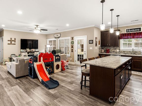 4th image of 2577 Craig Farm Rd