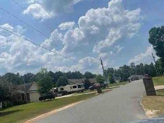 Exterior Neighborhood (street photo)