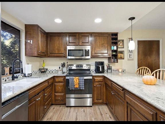 3rd image of 2752 Douglas Fir Dr