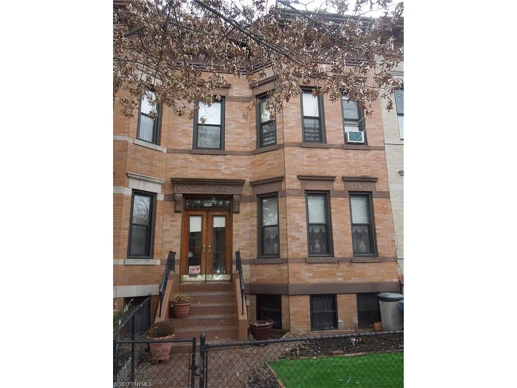280 Midwood St photo 1