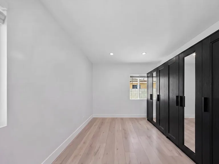 11840 Arminta St — Photo 26