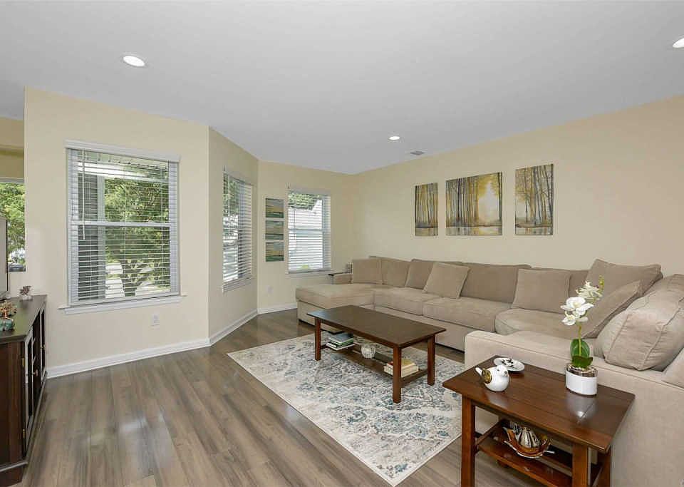 1st image of 80 Leeward Ct