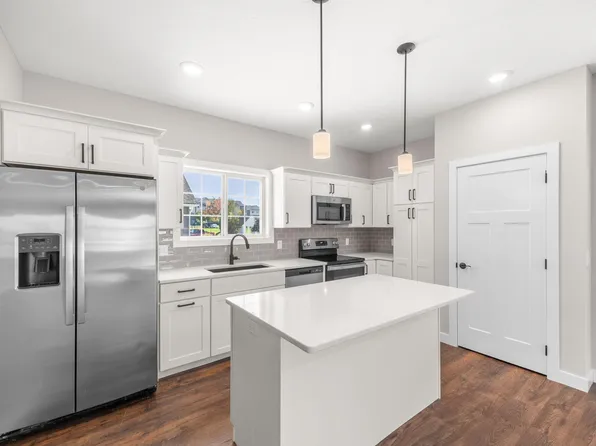 22332 Lilac Way, Forest Lake, MN 55025