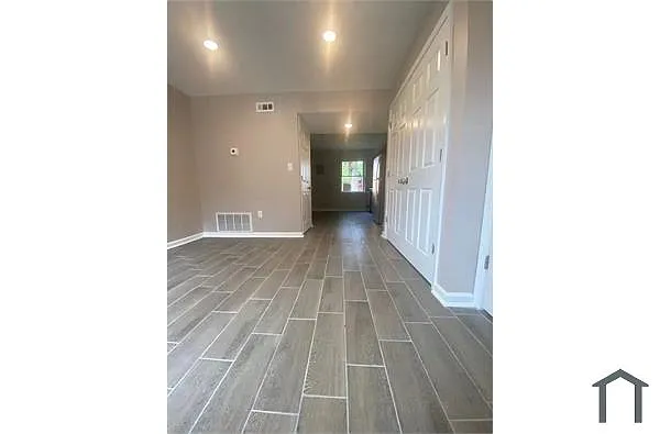 Building Photo - 3904 Oakford Ave #0