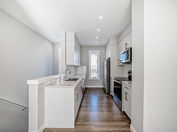 5th image of 57 N Skyview Ranch Ave NE