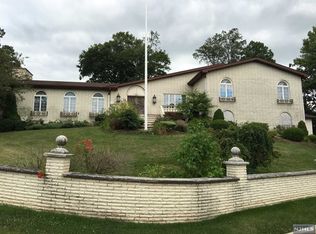 369 Mauro Dr, Englewood Cliffs, NJ 07632