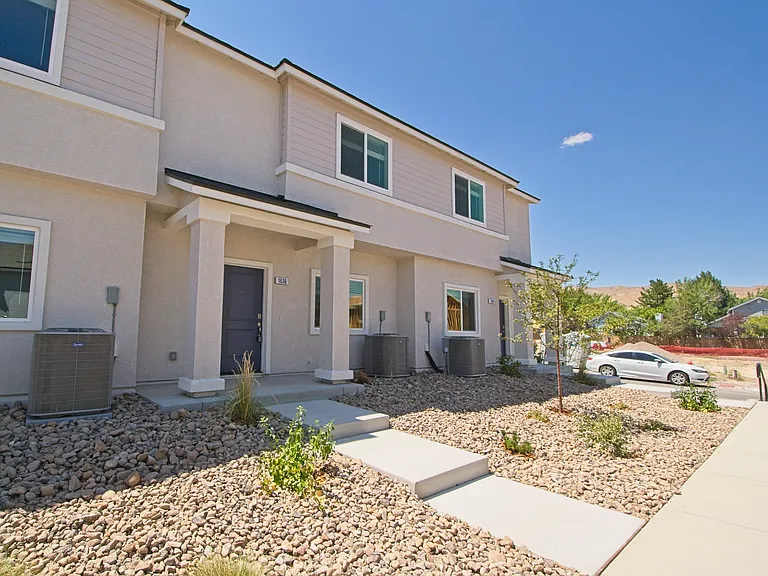 1636 Prancer St — Photo 2