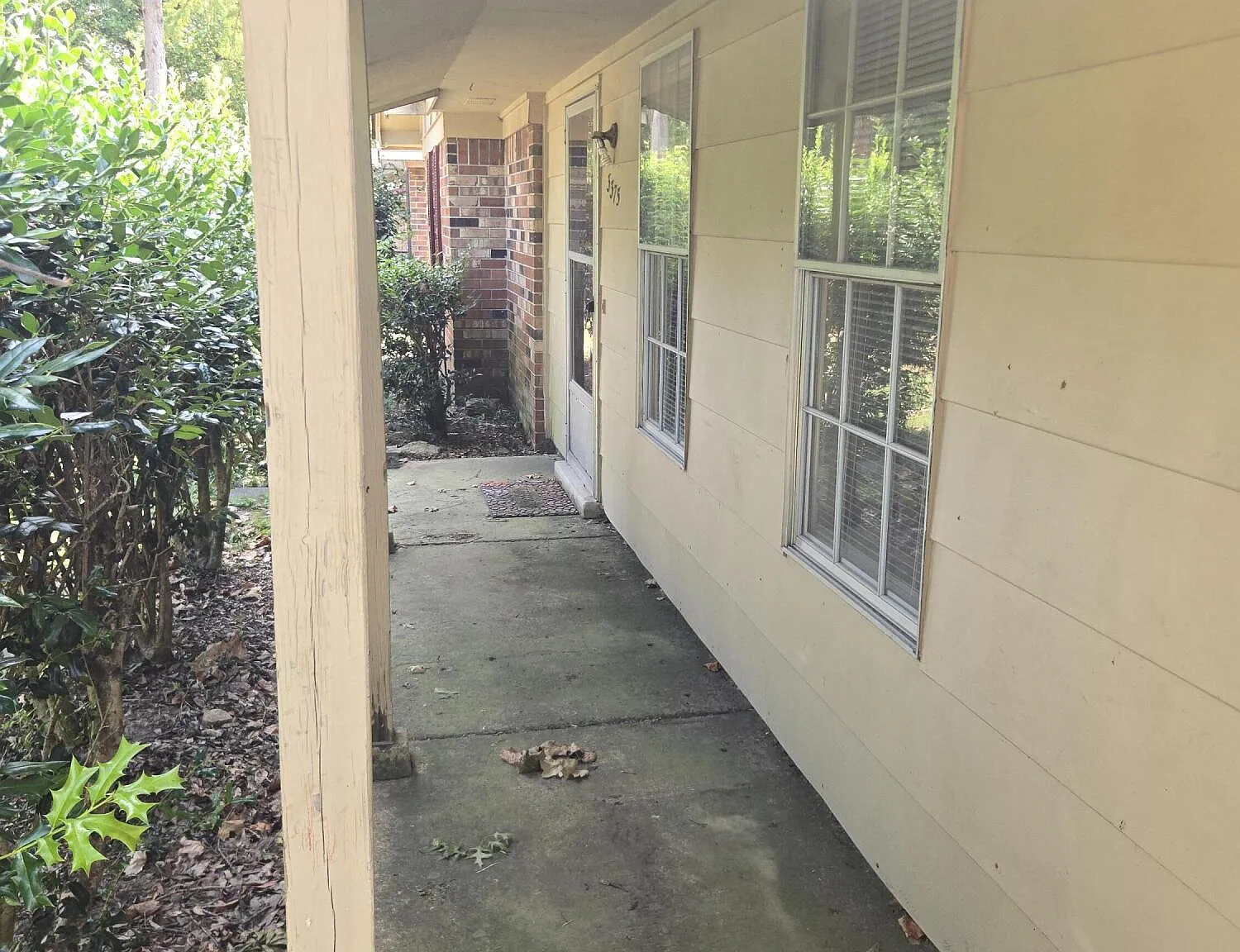 3 bed, 1.5 bath, 1053 sqft, $1,375 — Photo 2