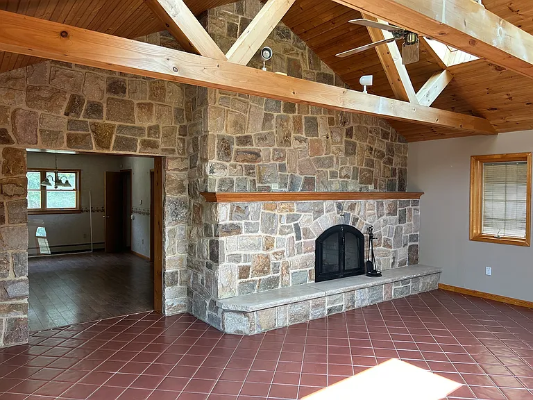 438 Jamestown Dr — Photo 8
