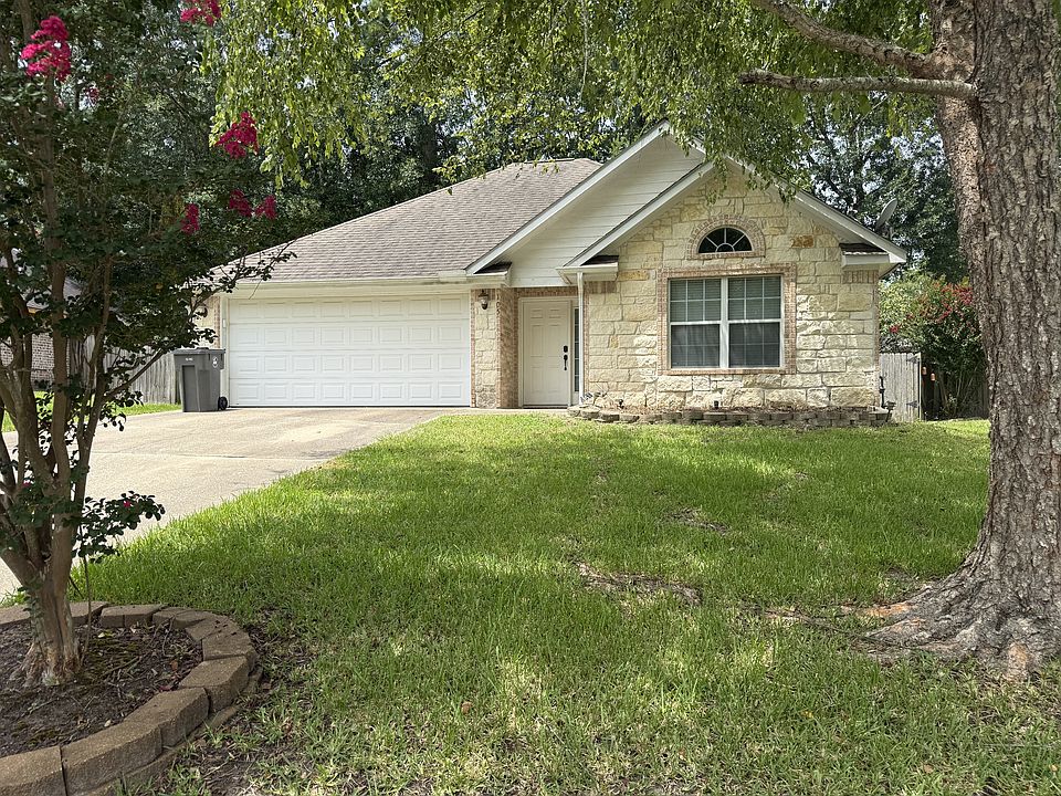 1st image of 105 Willow Brook Dr