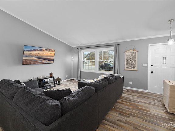 5th image of 2261 Valley Creek Dr