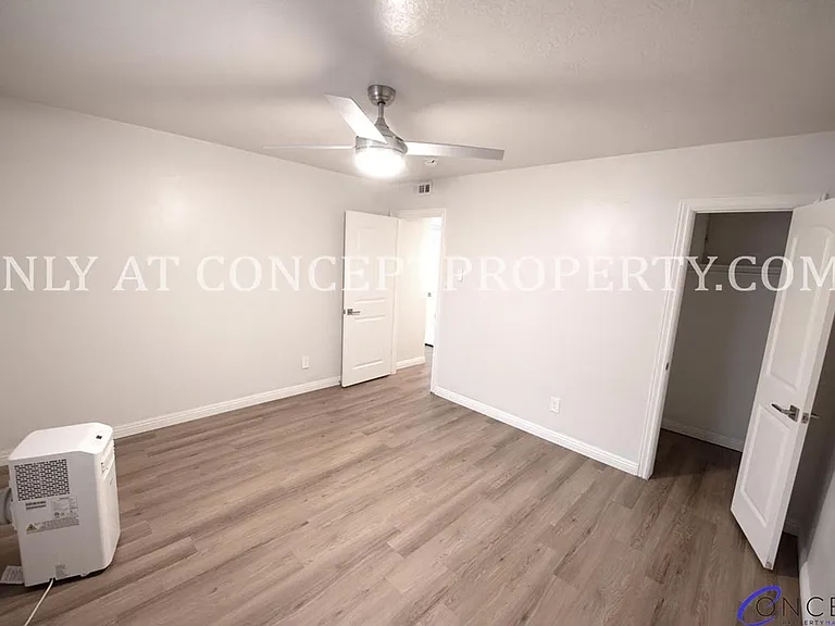 943-971 Chapel Dr — Photo 46