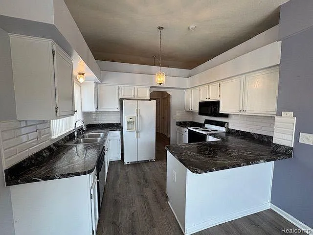 1922 Pebble Creek Dr — Photo 7