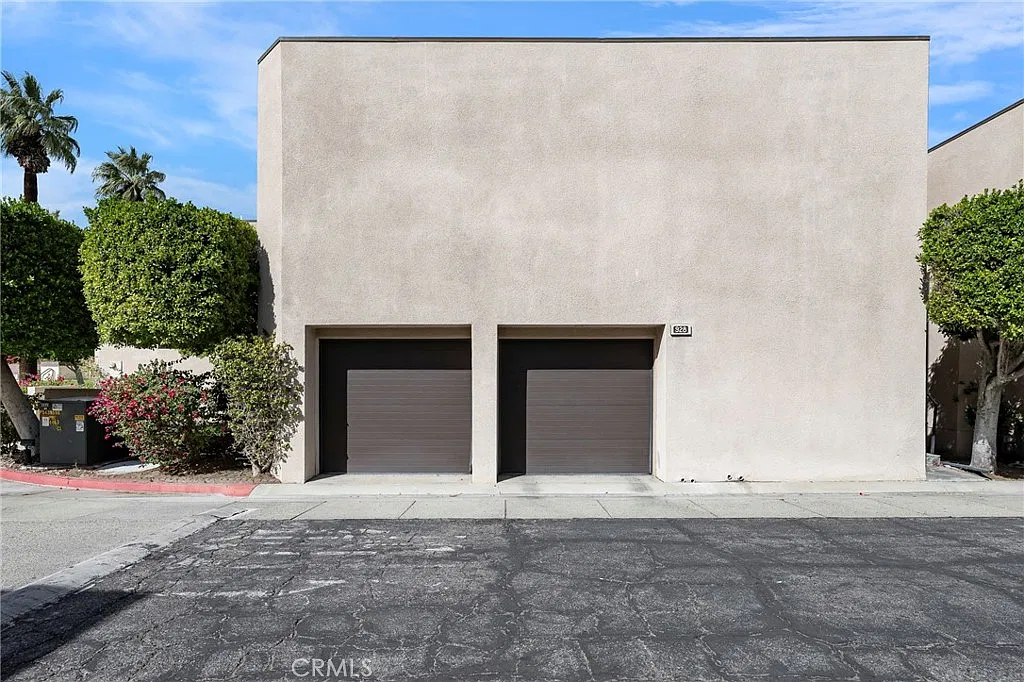 3 bed, 1923 sqft, $3,000 — Photo 1