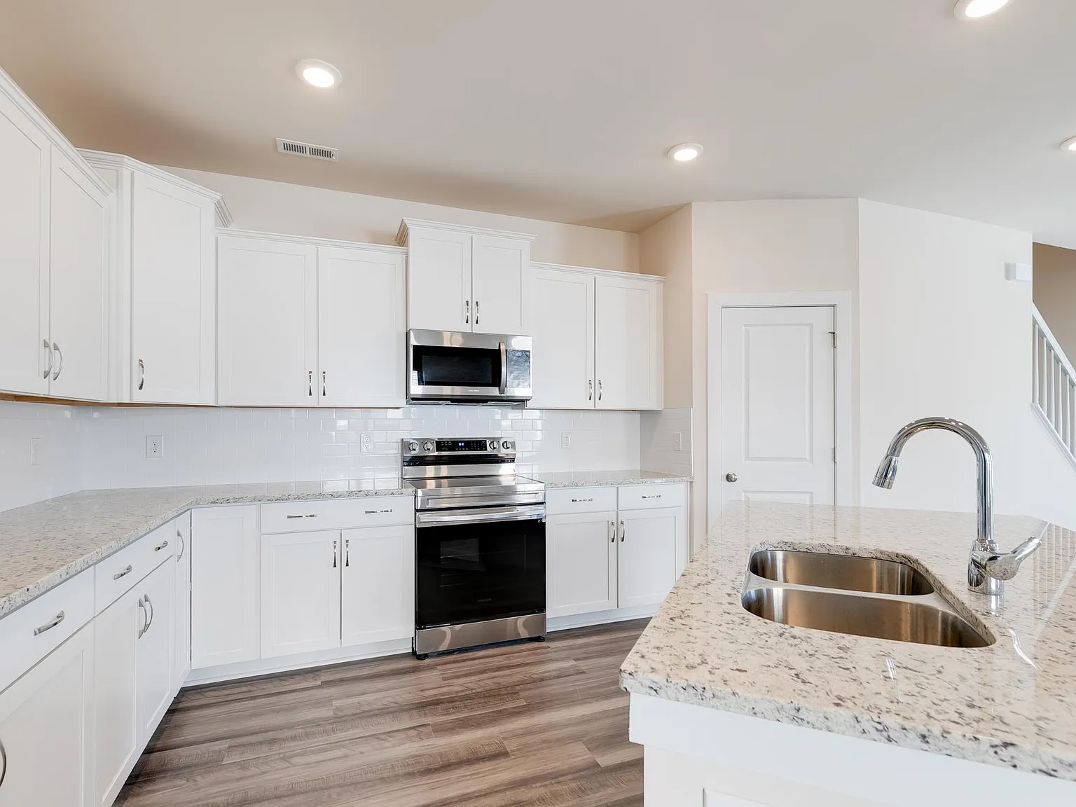 3 bed, 2.5 bath, 1800 sqft, $2,650 — Photo 4