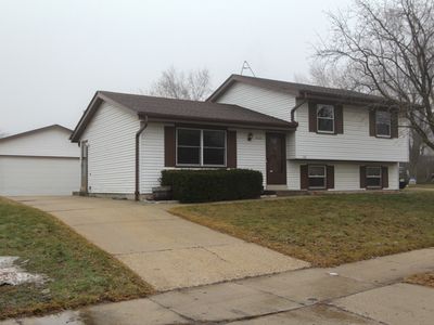 8620 S Riverton Rd, Oak Creek, WI, 53154