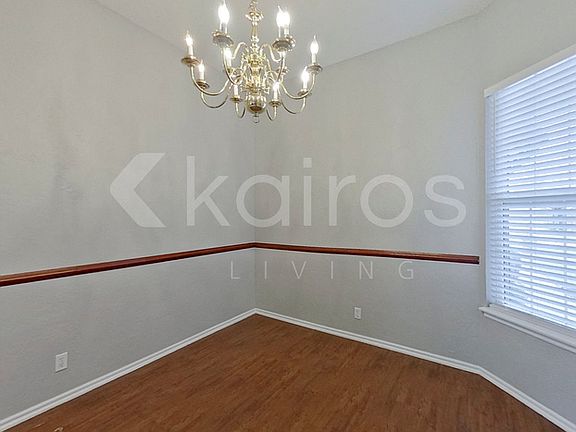 3rd image of 1700 Fairmont Ln
