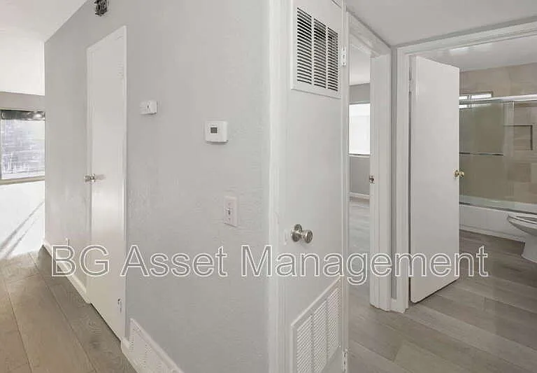 10 Lee St #4 — Photo 2