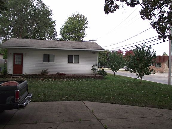 5th image of 302 S 2nd Ave