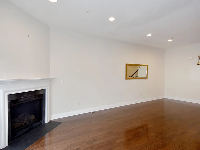 346 Osona Ln — Photo 9
