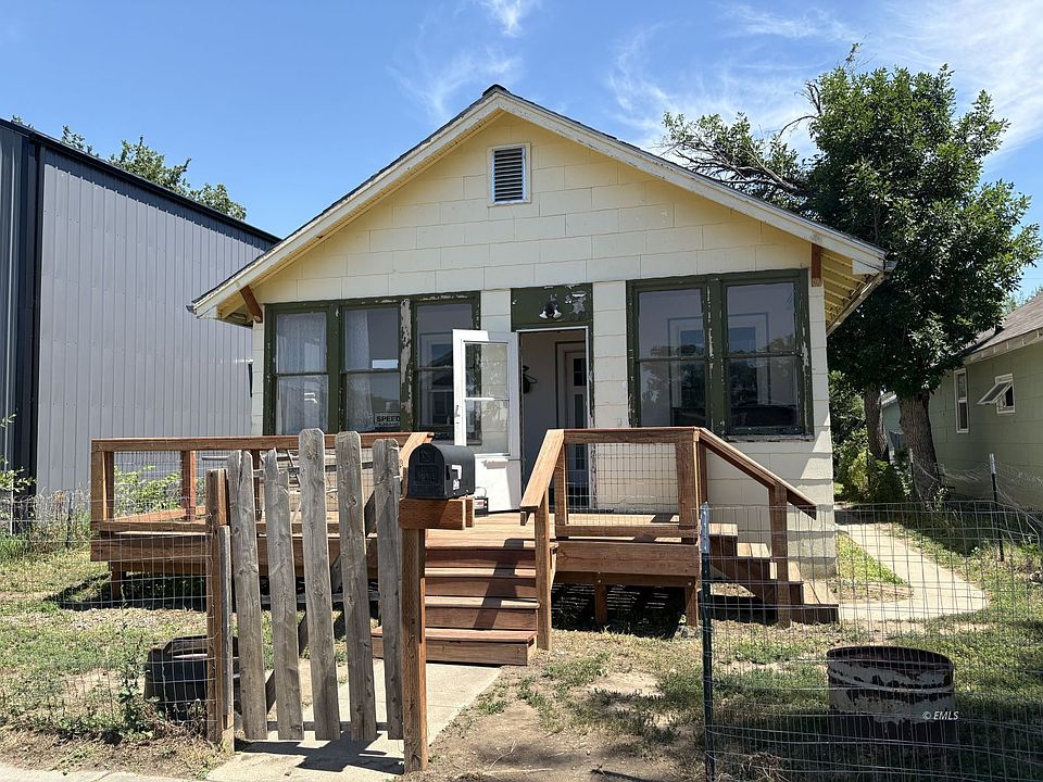 1st image of 820 Knight St