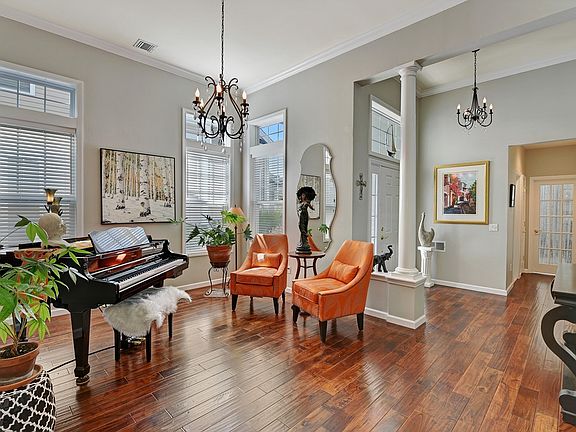3rd image of 102 Mozart Ct