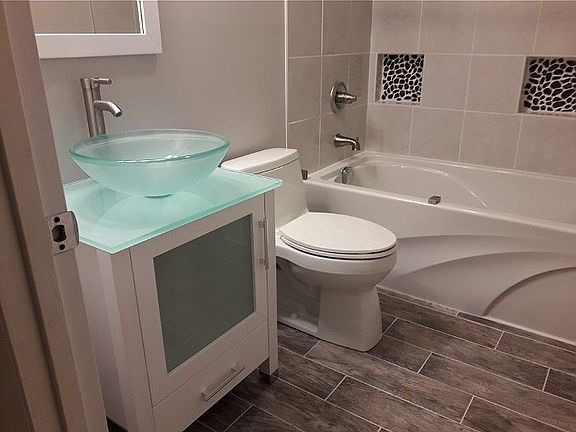 Master bathroom 