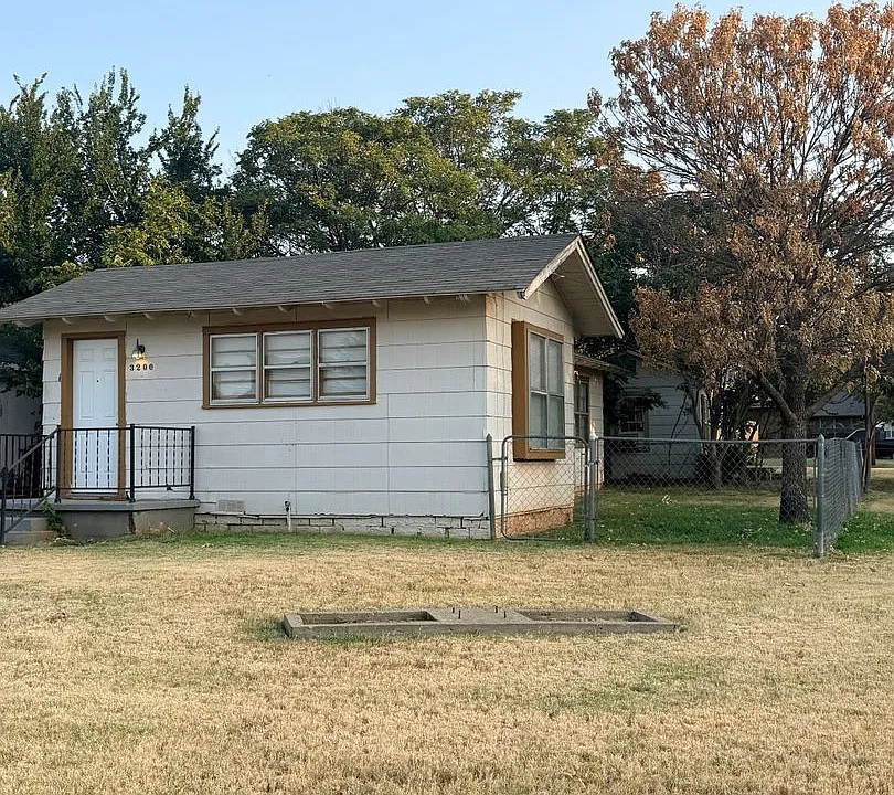 3200 Avenue R