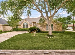 902 W Palmcrest Ct, Pearland, TX 77584