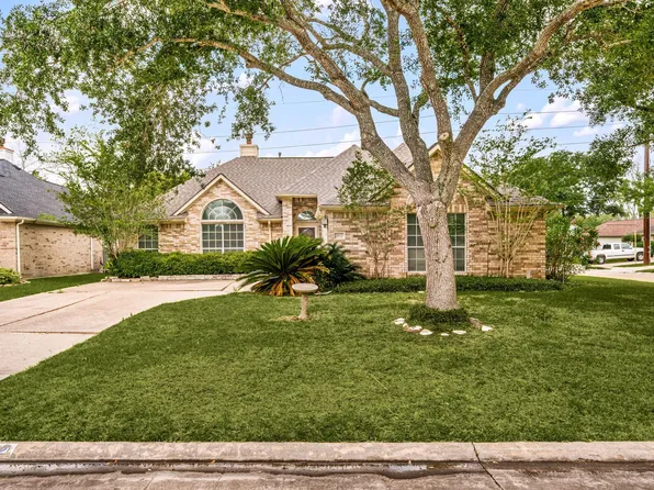 902 W Palmcrest Ct, Pearland, TX 77584