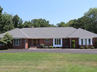 5 Red Owl Ct, Millstone Township, NJ 08535