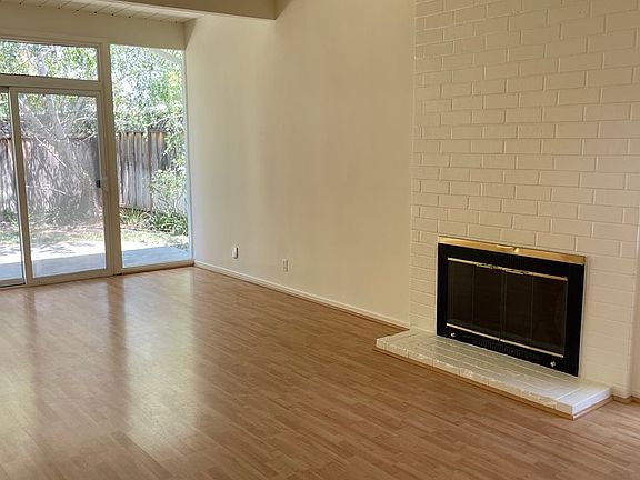 2nd image of 9 Roosevelt Cir