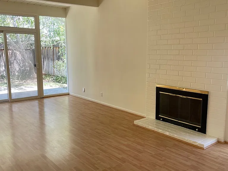9 Roosevelt Cir — Photo 2