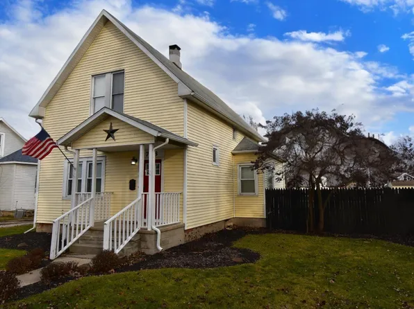 708 N Market St, Winamac, IN 46996