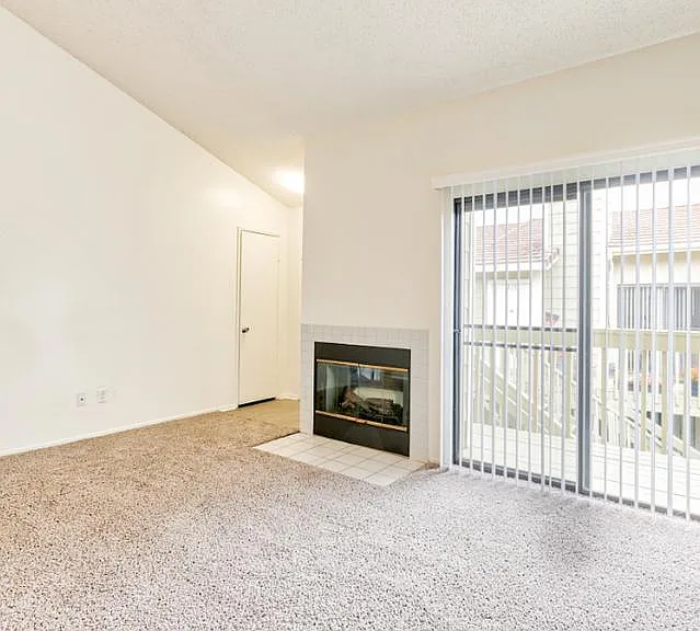 La Sierra Apartments — Photo 23