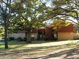 1st image of 100 Oak Trail Dr
