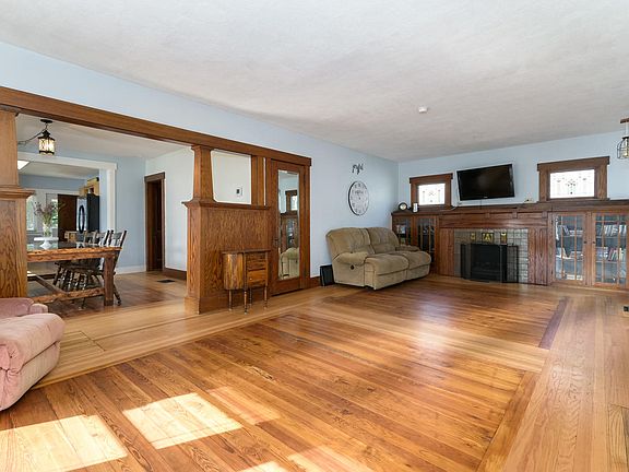 3rd image of 73 Summer St