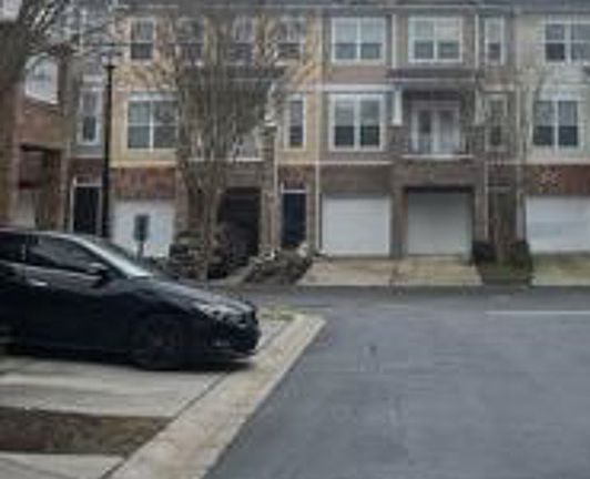 Exterior Neighborhood (street photo)