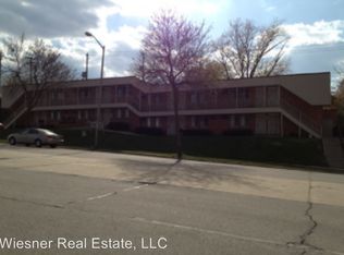 621 S 92nd St APT 11, West Allis, WI 53214