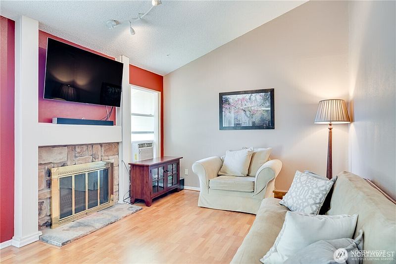 4th image of 23629 112th Ave SE #E202