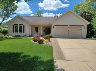 7955 S 55th St, Franklin, WI 53132