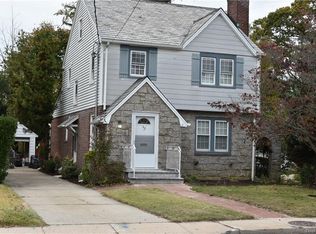 40 N Oceanside Rd, Rockville Centre, NY 11570
