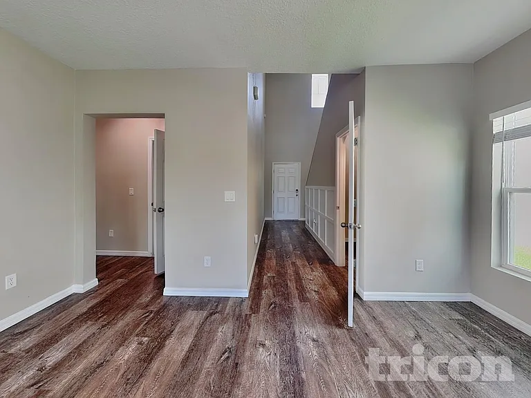 12930 Oak Hill Way — Photo 2
