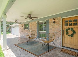 139 Cherry Tree Ln, Friendswood, TX 77546