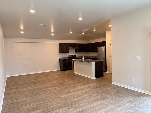 3rd image of 361-363 Greenbriar Blvd