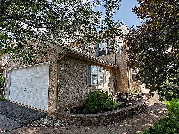 2nd image of 221 Parkview Dr