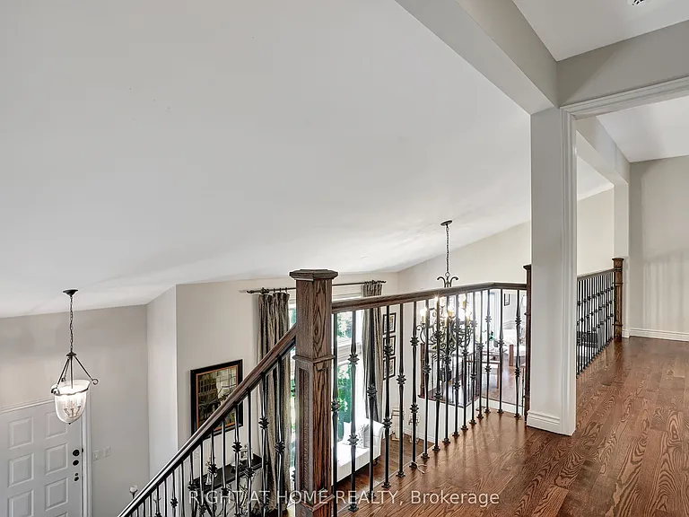461 Lakeshore Rd W — Photo 16