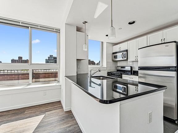 3rd image of 229 Chrystie St #915E
